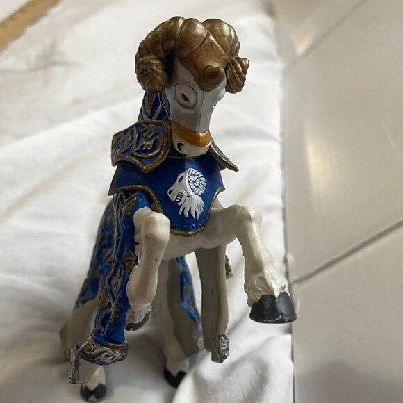 Papo Medieval World of Knights Horse w/ Ram Blue Ram Crest Fantasy Figure 2007 - Picture 2 of 16